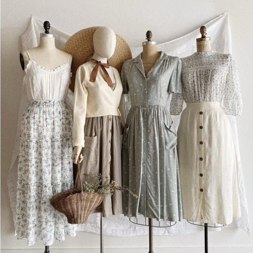 All listings with a red heart❤️ are going to be donated to thrift-make and offer